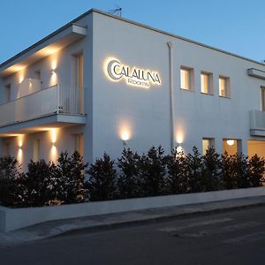Calaluna Rooms